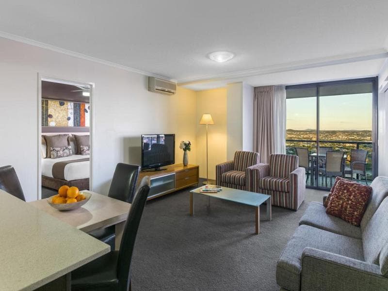 Oaks Brisbane River City Suites photo 5