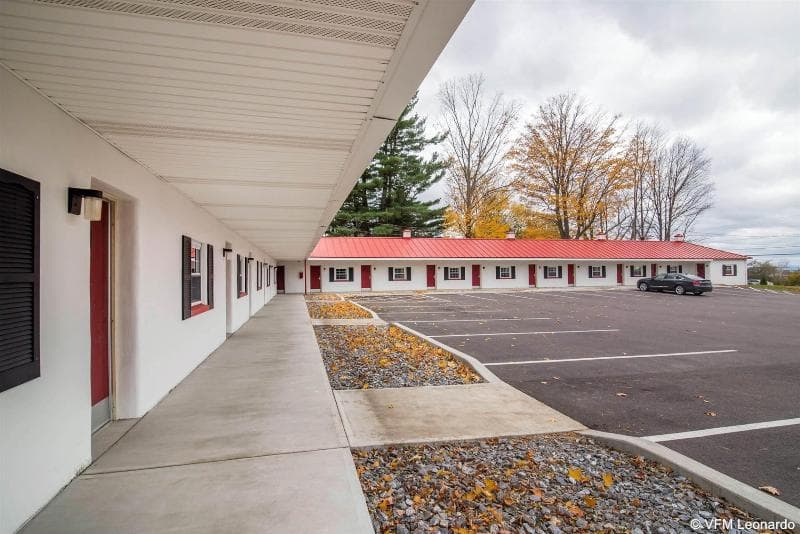 Econo Lodge St. Albans photo 5