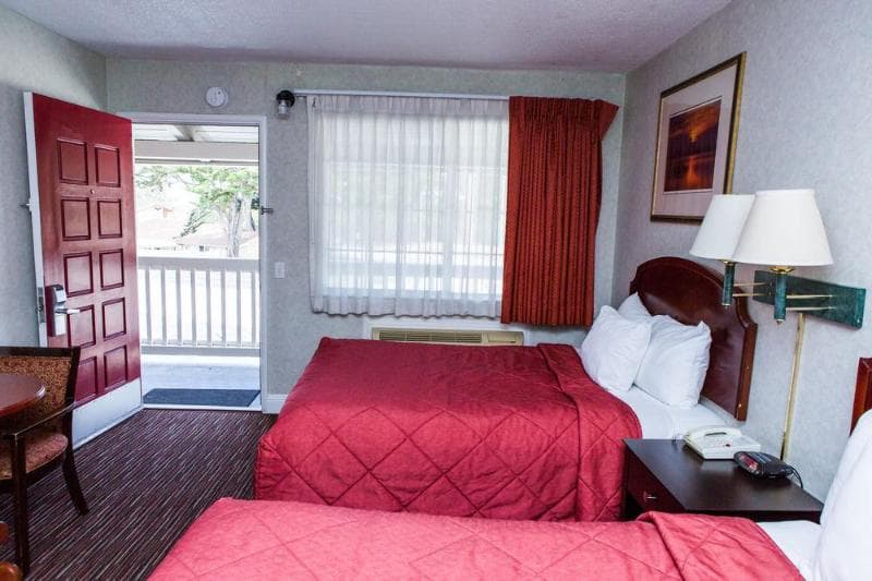 Pelican Inn Monterey photo 5