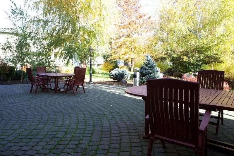 Plaza Inn & Suites at Ashland Creek