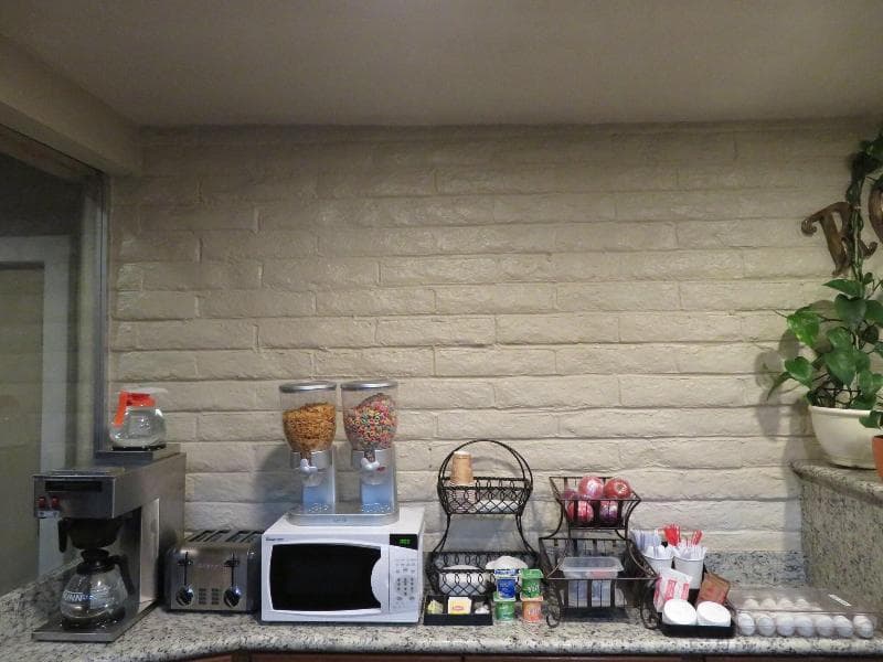 Royal Crest Inn Medford photo 2